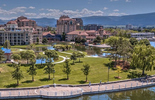 Kelowna Central Business District Apartment | Summer Vacation in Kelowna Delta Grand Okanagan 1 Bdrm condo