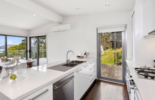 Lorne House | Summerhills House - Beach View Holiday