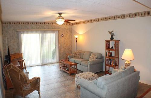Crescent Beach Apartment | Summerhouse 228 Condo
