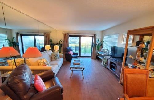 Crescent Beach Apartment | Summerhouse 251 Condo
