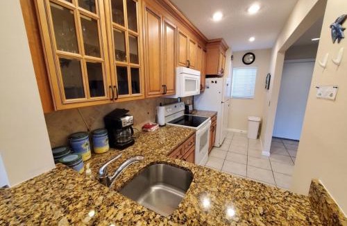 Crescent Beach Apartment | Summerhouse 251 Condo