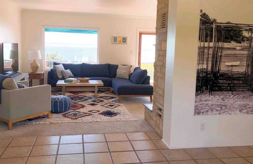 Summerland House | SUMMERLAND Panoramic Ocean Views / Walk to Beach & Town, Family Friendly.