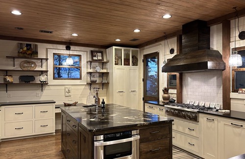 Pleasure Point House | Summertime at the beautiful Lake Martin. Alabama's premier lake retreat.