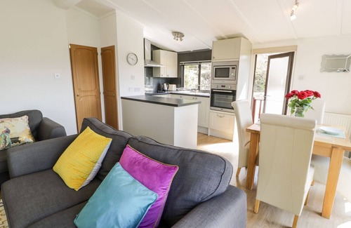 Rhyd-y-foel Cottage | SUMMERTIME LODGE, family friendly, with a garden in Rhyd-Y-Foel