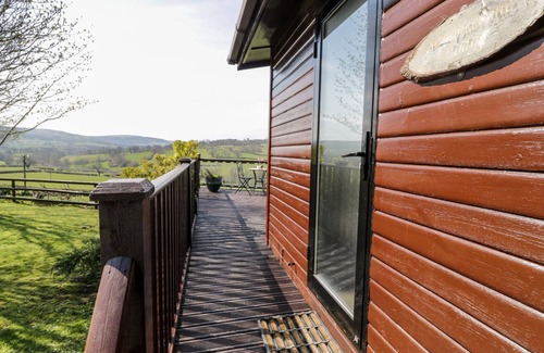 Rhyd-y-foel Cottage | SUMMERTIME LODGE, family friendly, with a garden in Rhyd-Y-Foel