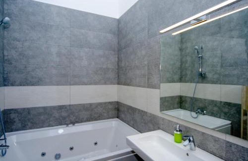 Khreshchatyy Yar Hotel | Summit Apart Hotel