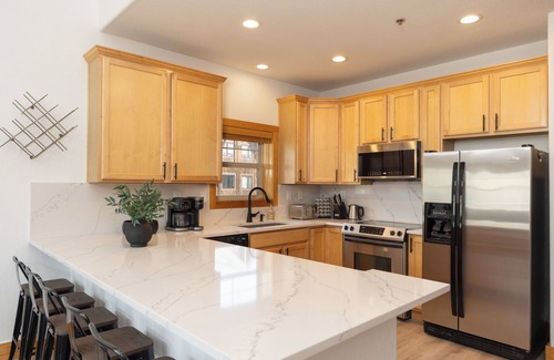 Dillon Condo | Summit County Basecamp: Escape to the Mountain Lake! Garage-Grill-In Town!