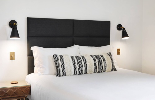 Mount Shasta Hotel | Summit Lofts, Downtown Mt Shasta, Queen Bed, #208