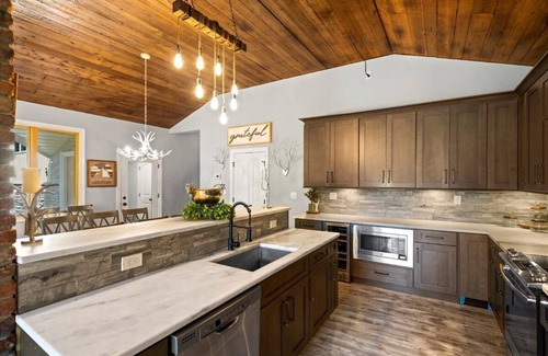 Stratton Mountain House | Summit Views - Stratton-Manchester Mountain and Golf Retreat w/Hot Tub and Sauna