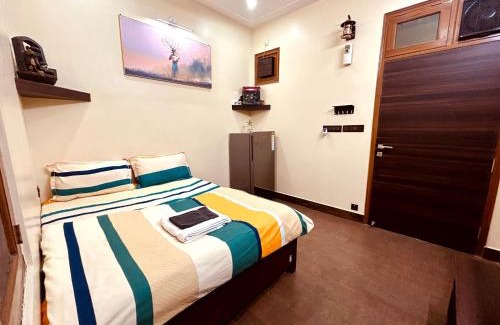 Gomti Nagar Apartment | Sumptuous 1BHk Couple friendly