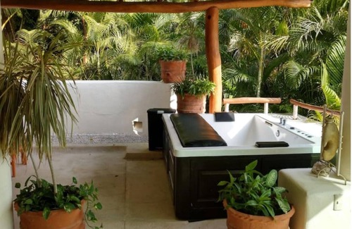 Ixtapa Villa | Sun and security, for your family.