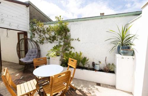 Newland Near Ulverston House | SUN COTTAGE - Cosy Cottage in Ulverston with a log burner in Ulverston, Cumbria