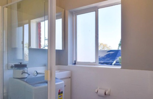 Newtown Apartment | Sun-Drenched 1 Bed Studio Apartment In Newtown