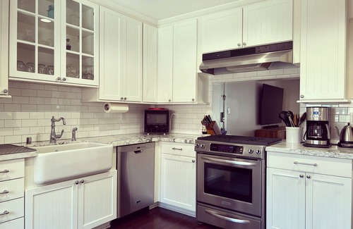 Ocean Park Condo | Sun-Filled Luxury Upper Condo, 10-Min Walk To Beach