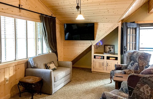 South Fork Apartment | Sun-filled mountain studio with deck, fireplace, & views- near skiing & trails
