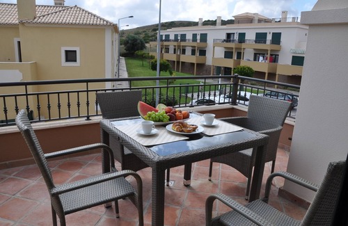Burgau Apartment | SUN-FLOODED APARTMENT IN BURGAU NEAR BEACH & GOLF WIFI