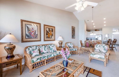Sunset Island Condo | Sun-kissed Bayside condo with pool & WiFi