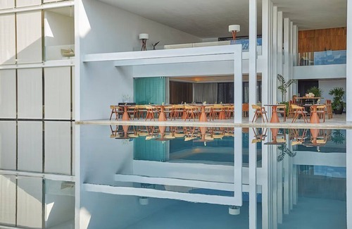 Zona Hotelera House | Sun-kissed Splendor: Rooftop Deck, Private Swimming Pool & Panoramic Oceanview!