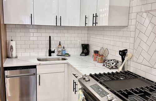 Bedford-Stuyvesant Apartment | Sun-lit 2 bed 1 bath w washer/dryer