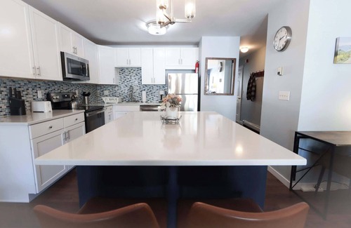 Fraser Condo | Sun Sung Cozy Condo – A Stylish Escape for 4!