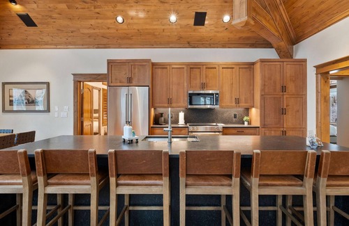 Vail House | Sunburst Chalet by Vail Butler - Gore Range views, next to bike path, 6 mins to ski Vail