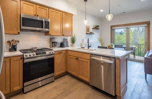 Cle Elum Ski Chalet | Suncadia 3 Bdrm Village Chalet Waterfront Home