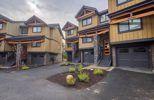 Cle Elum Ski Chalet | Suncadia 3 Bdrm Village Chalet Waterfront Home