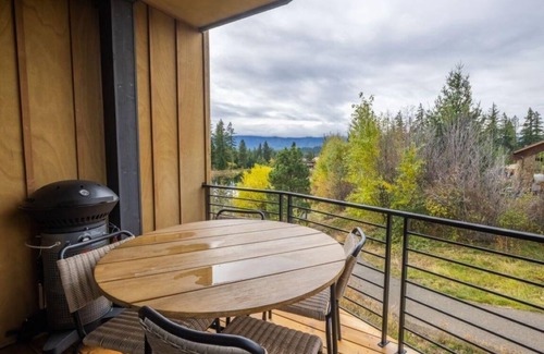 Cle Elum Ski Chalet | Suncadia 3 Bdrm Village Chalet Waterfront Home
