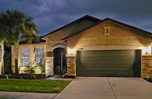 Wimauma House | SUNCITY CENTER PIANO HOUSE WITH GORGEOUS SUNSET AND LAKE VIEW.