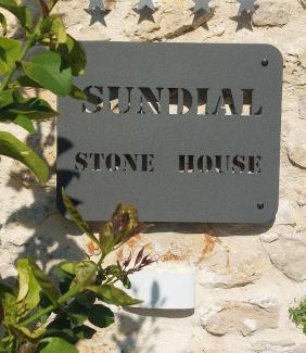 Zdrelac House | Sundial Stone House