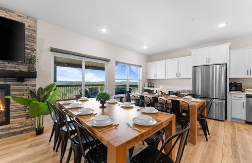 Kimberling City Cabin | Sundowner Lodge with Lake View close to SDC and Branson