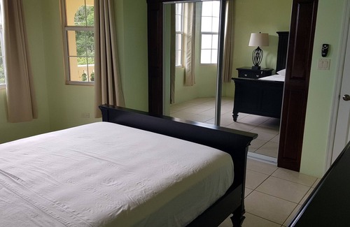Great Mountain Apartment | SUNFLOWER LANE- OCEAN/ISLAND VIEW APARMENT 2BDR 2BTH - 7 mins from Capital/Beach