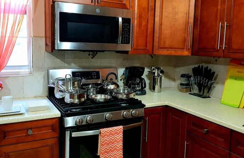 Great Mountain Apartment | SUNFLOWER LANE- OCEAN/ISLAND VIEW APARMENT 2BDR 2BTH - 7 mins from Capital/Beach
