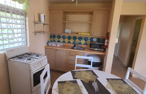 Runaway Bay Apartment | Sunflower Villas
