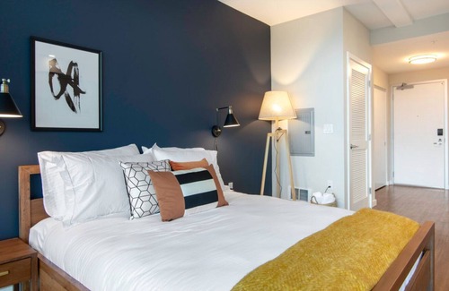 South of Market Apartment | Sunlit SoMa Studio w/ Gym + Rooftop Lounge, near Tech HQs by Blueground