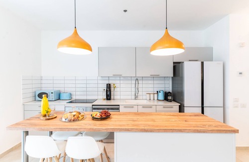 Tel Aviv Apartment | Sunlit Urban Escape with Balcony by Sea N Rent