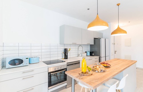 Tel Aviv Apartment | Sunlit Urban Escape with Balcony by Sea N Rent
