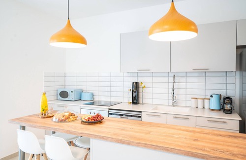 Tel Aviv Apartment | Sunlit Urban Escape with Balcony by Sea N Rent