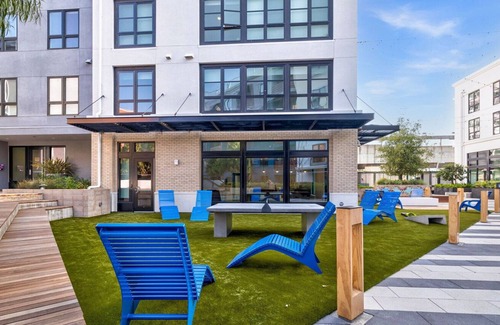 Walnut Creek Apartment | Sunlit Walnut Creek 1BR w/A/C & W/D, near BART, by Blueground