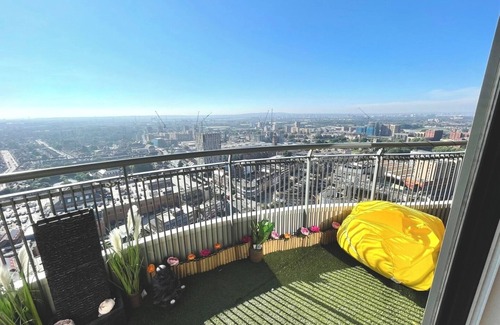 Barking Condo | Sunny 1 Bed Apt with Large South Facing Balcony