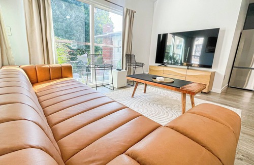 Ladera Heights House | Sunny 1BR with Spacious Outdoor Lounge - SH4