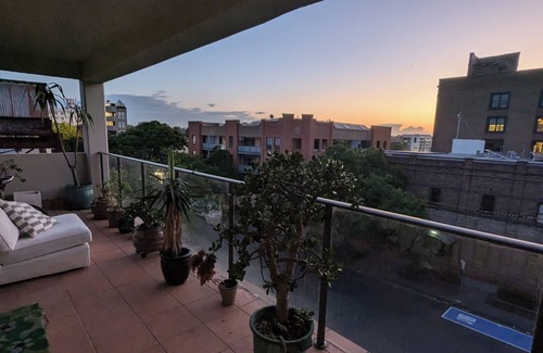 Camperdown Apartment | Sunny 2-bed inner-city oasis, close to Syd Uni, CBD and Glebe Foreshore
