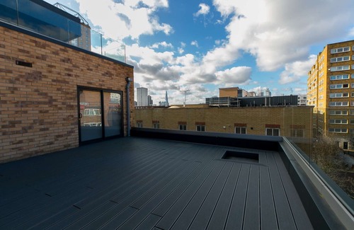 Stepney Green Apartment | Sunny 2-Bed with Private Balcony – Minutes from Canary Wharf