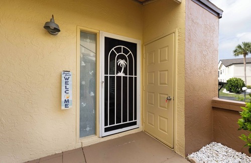 Biggar Condo | Sunny 2BR 2BA Getaway – Pond-View Condo on Golf Course, Close to Beach