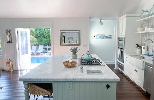 Isle of Palms House | Sunny 5BR w/Saltwater Pool & 6-Seat Golf Cart Close to Beach
