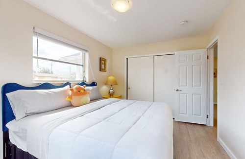 Driftwood House | Sunny abode in an ideal location with yard, grill, alfresco dining, open layout