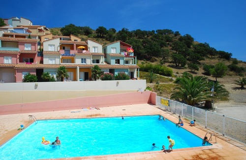 Cerbere Apartment | Sunny Apartment for Groups