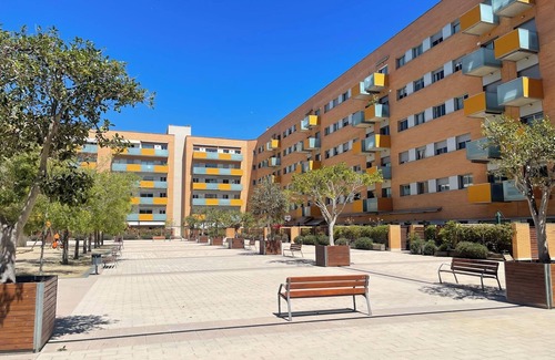 La Vila Olimpica del Poblenou Apartment | SUNNY APT, 2 STREETS FROM THE BEACH + COMMUNITY GREEN AREA + SWIMMING POOL.