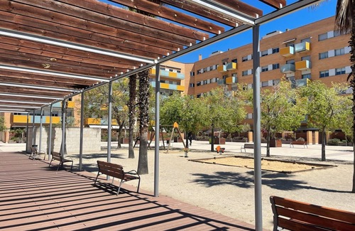 La Vila Olimpica del Poblenou Apartment | SUNNY APT, 2 STREETS FROM THE BEACH + COMMUNITY GREEN AREA + SWIMMING POOL.