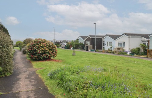 Malborough Cottage | SUNNY BREEZE, pet friendly, with a garden in Malborough
